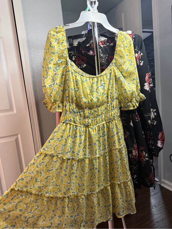 Trixxi Dresses & Skirts - Trixie Yellow Floral Tiered Puff-Sleeve Dress